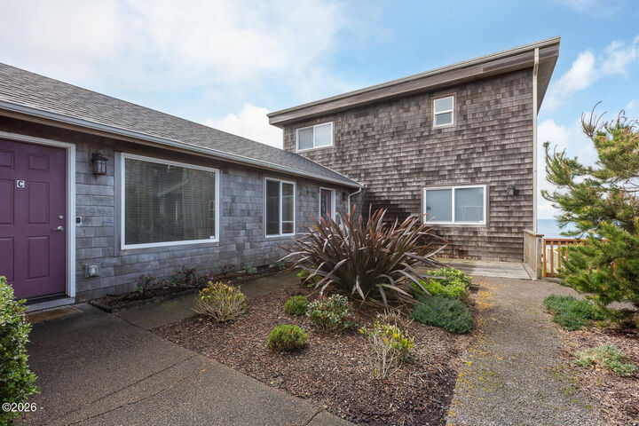 Property Photo:  2151 NW Inlet Avenue  OR 97367 