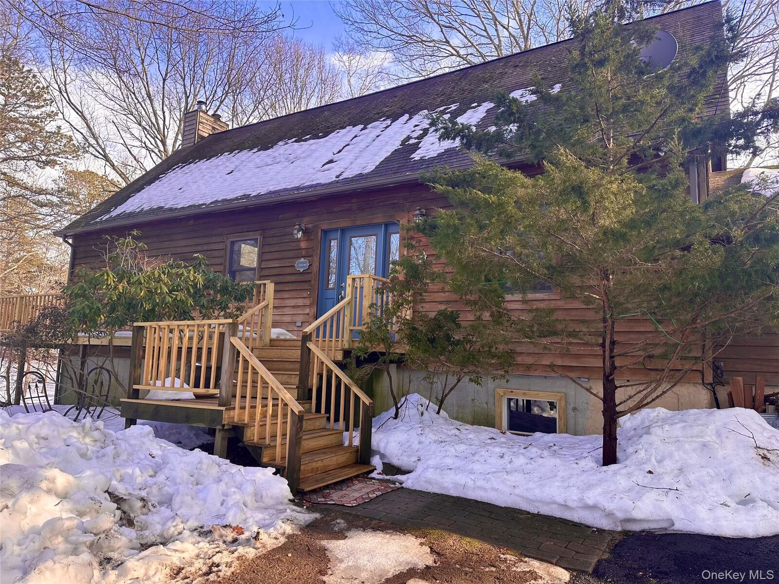 Property Photo:  5 Arthur Street  NY 11901 