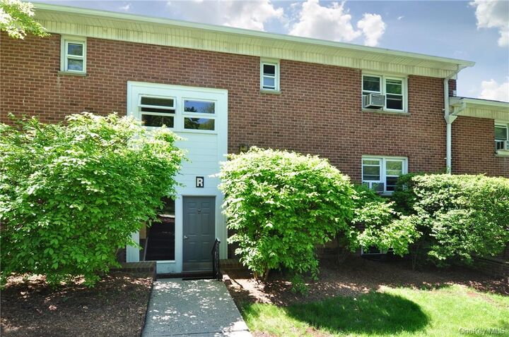 Property Photo:  140 N Broadway R-4  NY 10533 