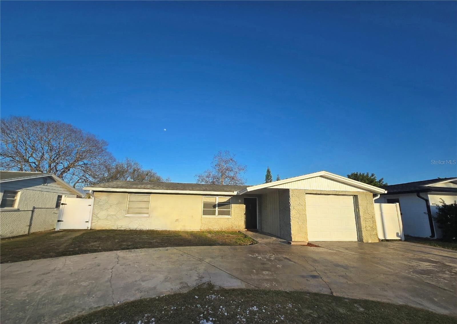 Property Photo:  9240 Sterling Lane  FL 34668 