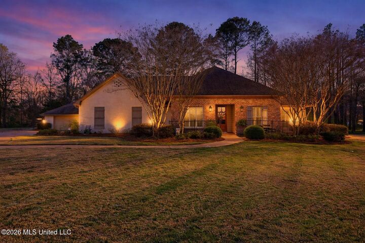 Property Photo:  226 Meadowlands Drive  MS 39047 