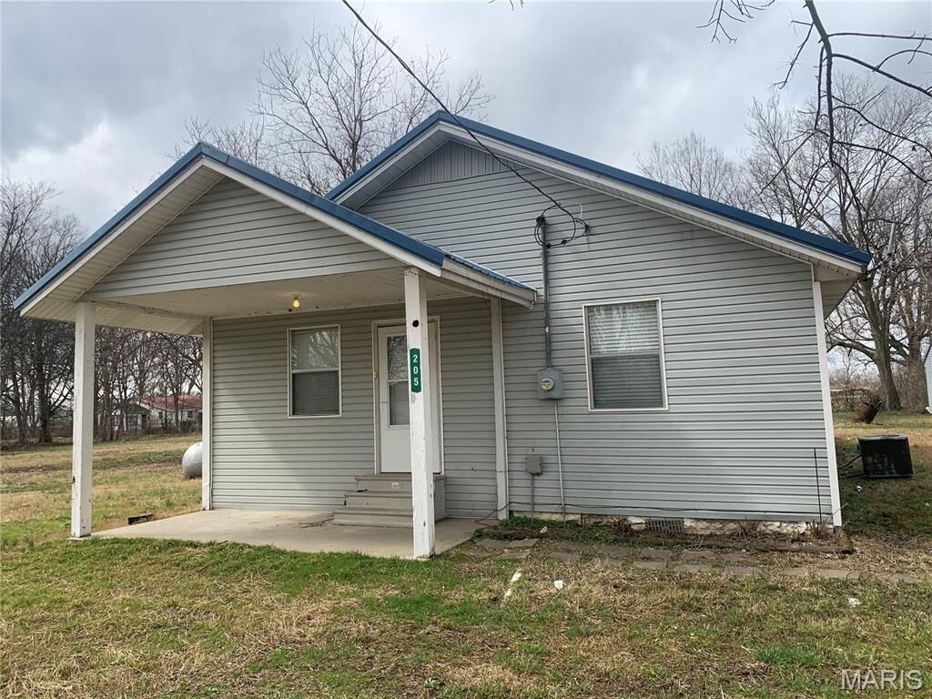 Property Photo: 205 N Maple Street MO 63827