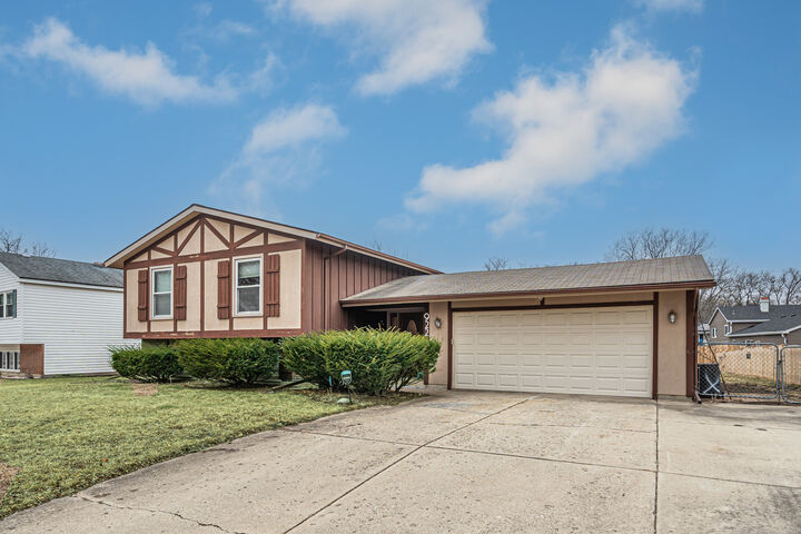 Property Photo:  922 Coventry Lane  IL 60014 