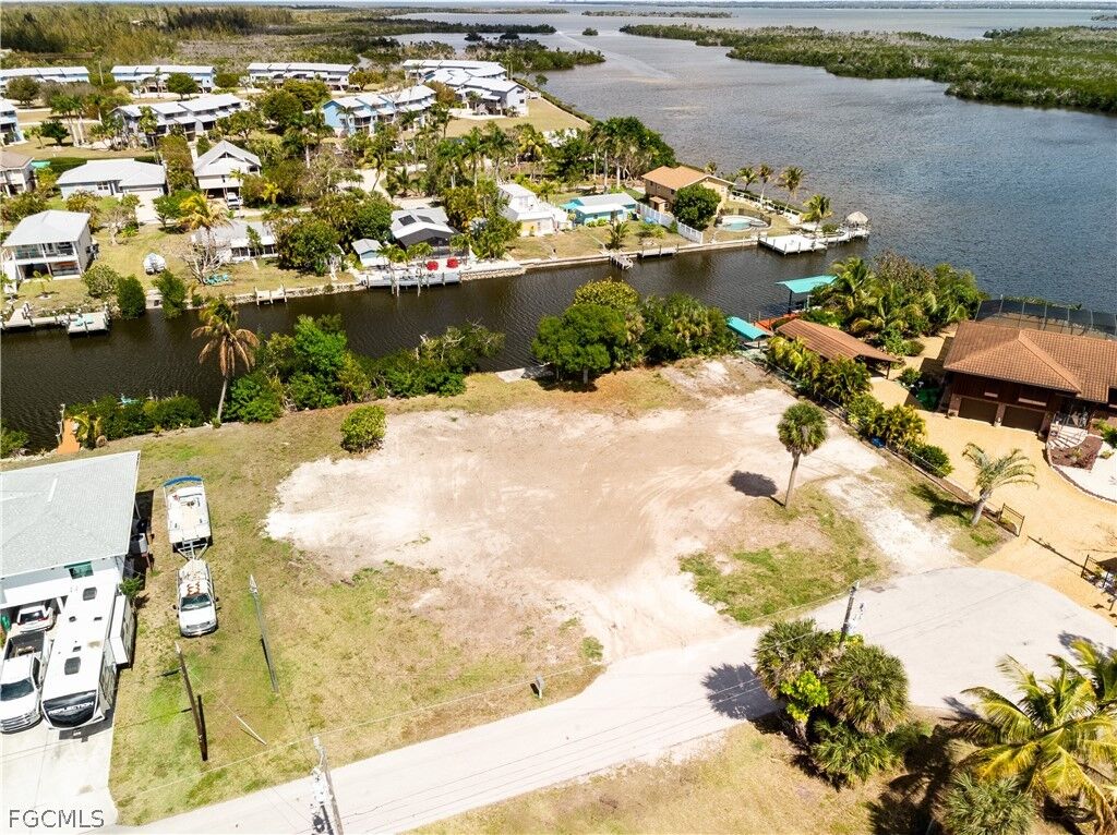 Property Photo:  5226 Serenity Cove  FL 33922 
