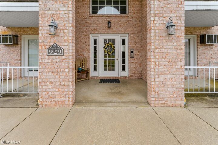 Property Photo:  929 Auburn Hills Drive 1  OH 44512 