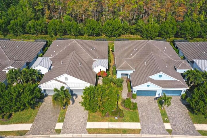 Property Photo: 2175 Marquesa Cir FL 34112