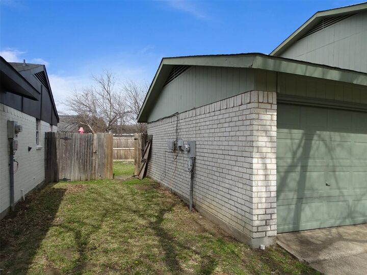 Property Photo:  1218 Birchbrook Street  TX 75052 