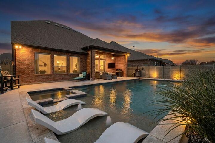 Property Photo:  1104 9th Street  TX 76226 