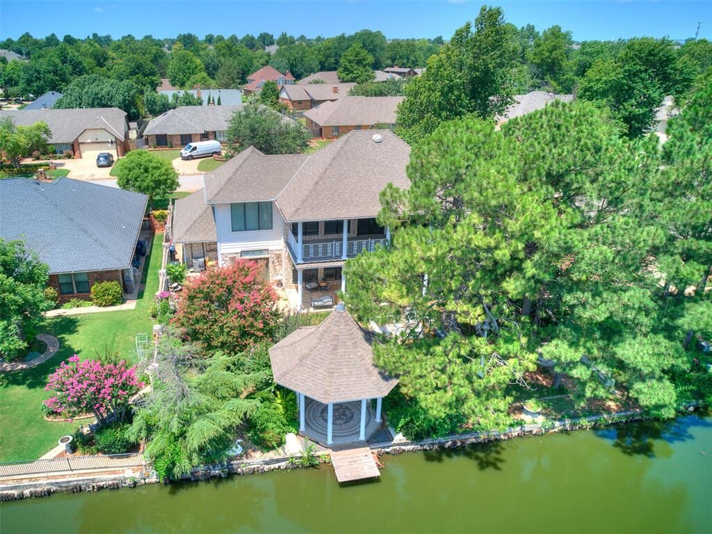 Property Photo:  11132 Lakeridge Run  OK 73170 