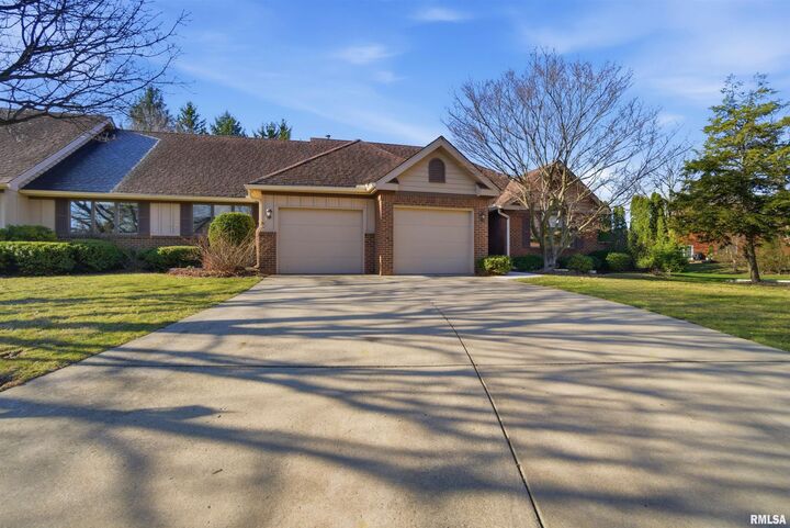 Property Photo:  7221 N Charles Way 14  IL 61614 