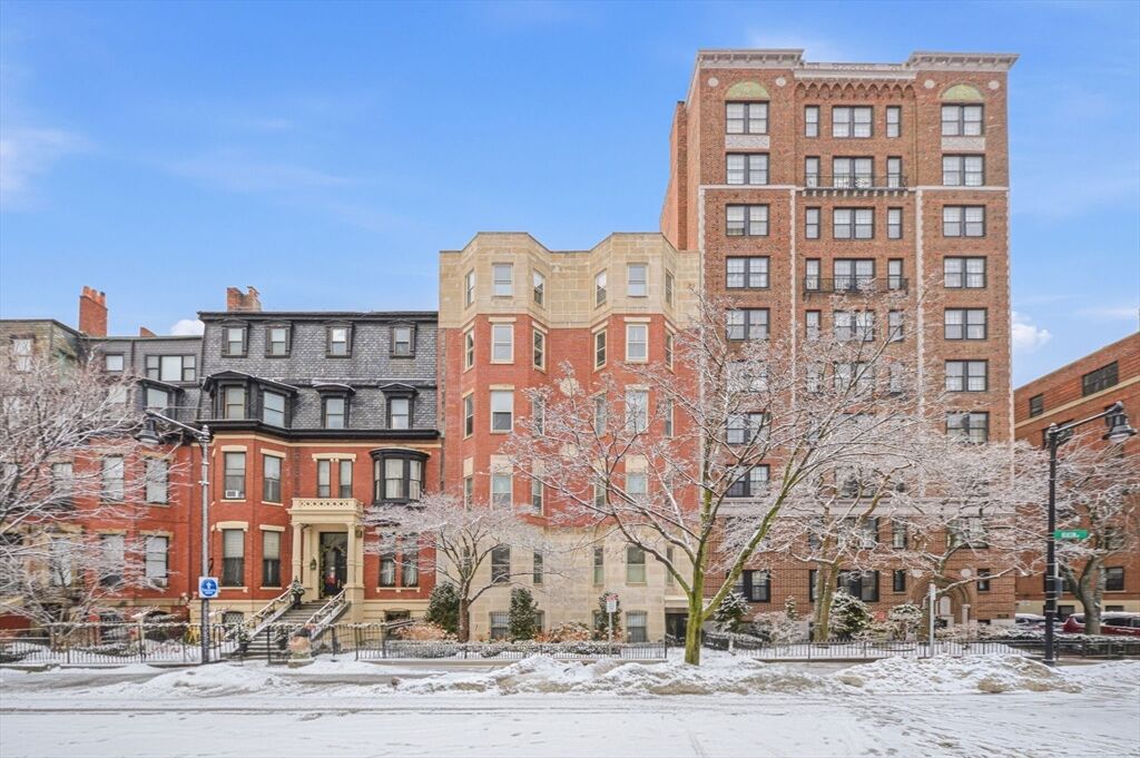 Property Photo:  286 Beacon 2  MA 02116 