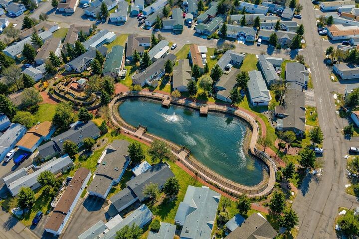 Photo de la propriété:  2945 31 Street S  AB T1K 6S9 