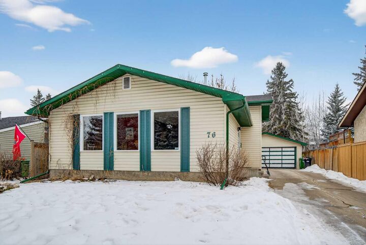 Photo de la propriété:  76 Brookpark Place SW  AB T2W 2X3 