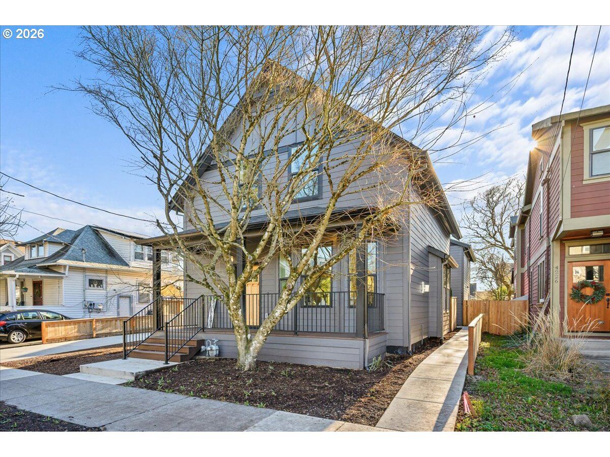 Property Photo: 4234 SE Yamhill St OR 97215