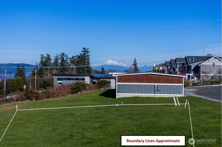 Property Photo:  3910  Isle Way  WA 98211 