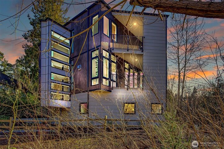 Property Photo:  417  102nd Avenue SE  WA 98004 