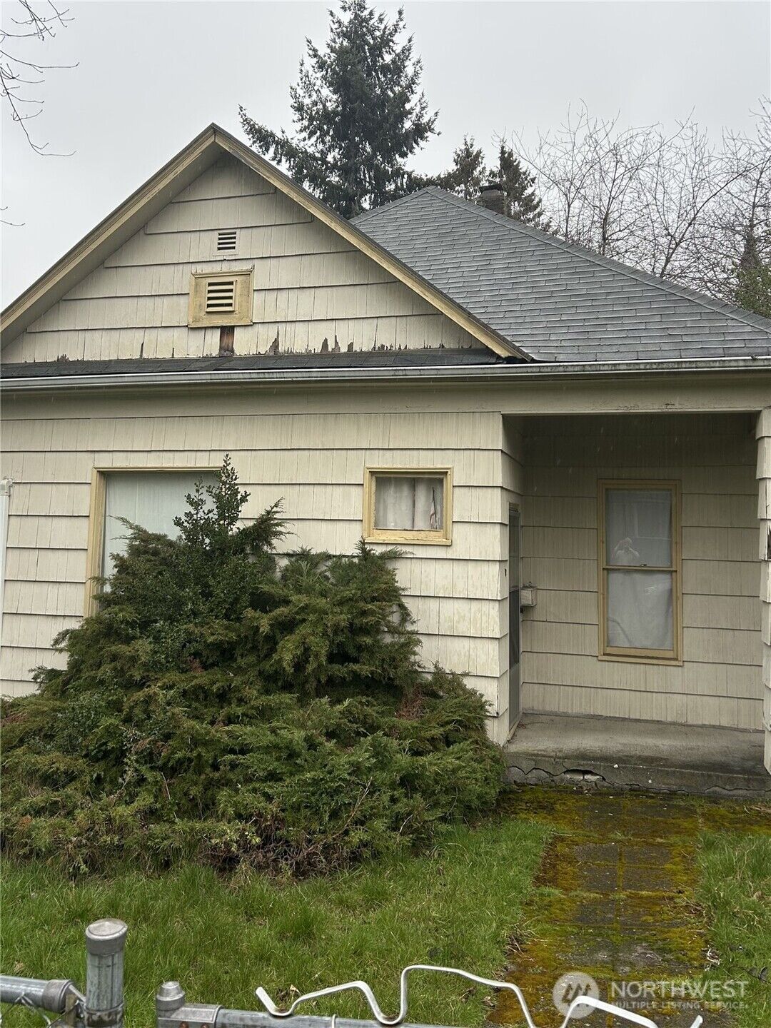 Property Photo: 3946 S Edmunds Street WA 98118