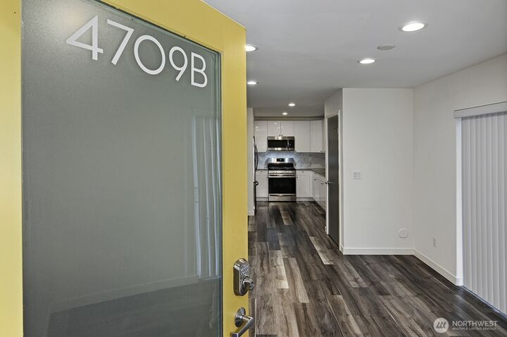 Property Photo:  4709 B  8th Avenue NE  WA 98105 