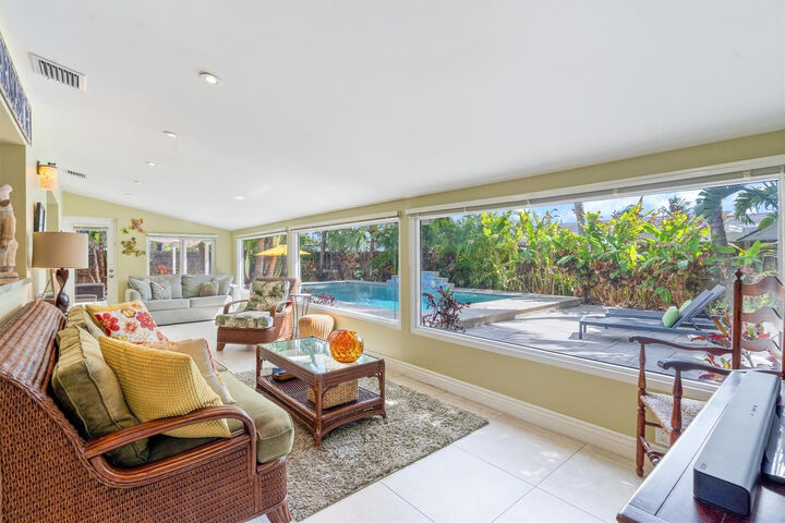 Property Photo:  500 NE 28th Drive  FL 33334 