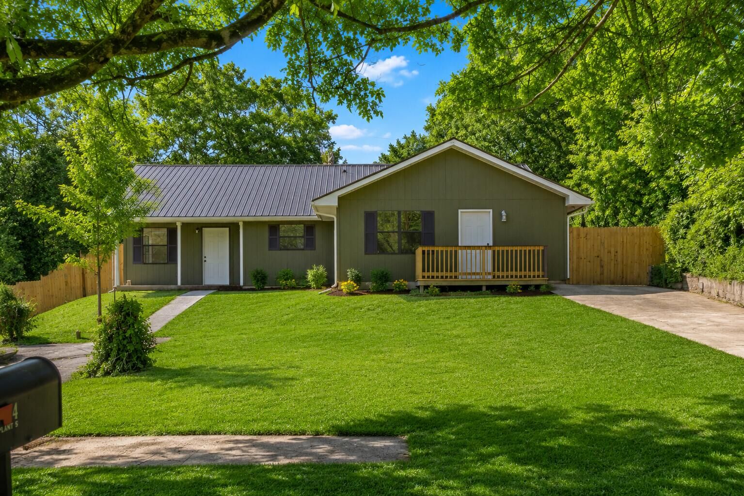 Property Photo:  104 Pine Street  TN 37303 