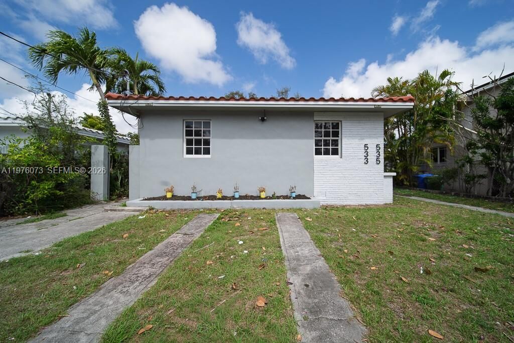 Property Photo:  533 NE 67th St 533  FL 33138 