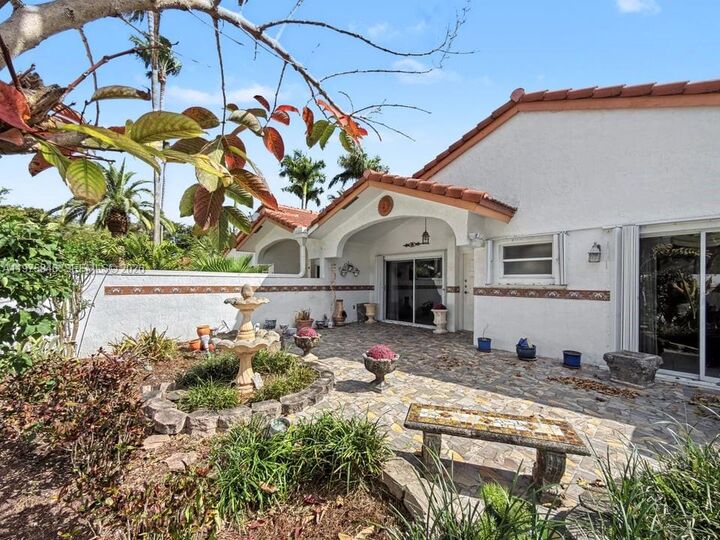 Property Photo:  15390 SW 76th Ter 105  FL 33193 