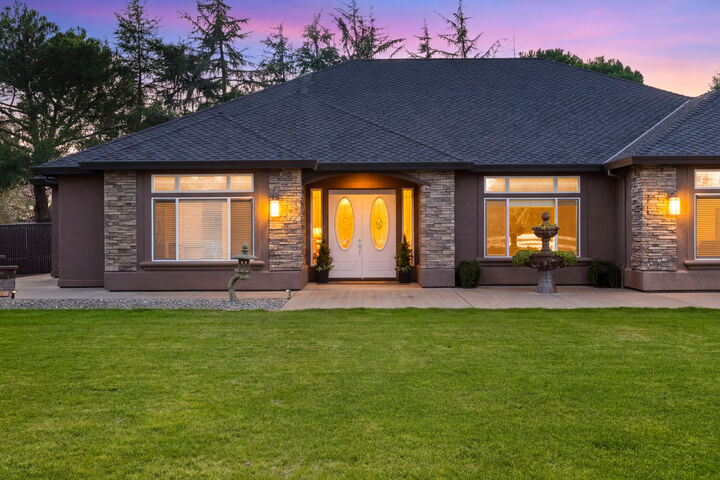 Property Photo: 12600 Autumn Oaks Lane CA 96003