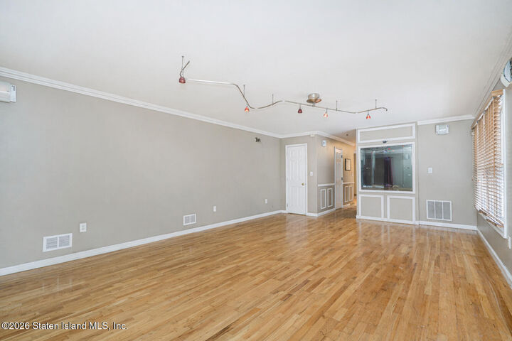 Property Photo:  123 Mosely Avenue  NY 10312 