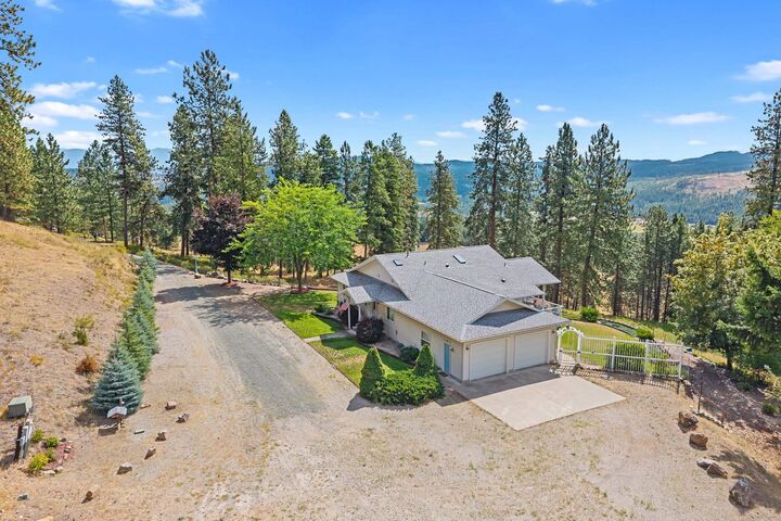 Property Photo:  2024 Summit Valley Q Rd  WA 99101 