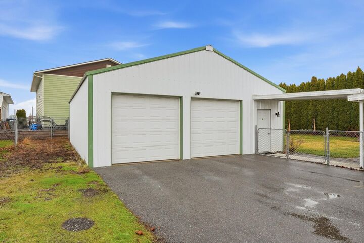 Property Photo:  220 N Galway Ln  WA 99037 