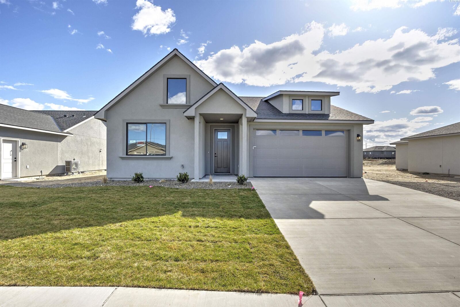 Property Photo:  2910 E Helena St  WA 99301 