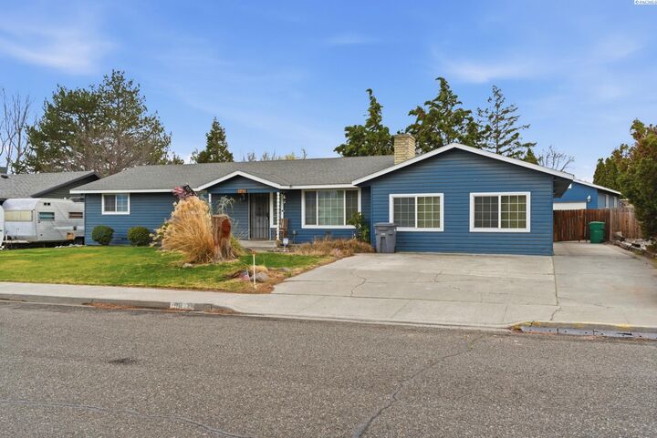 Property Photo:  1711 W 15th Ave  WA 99337 