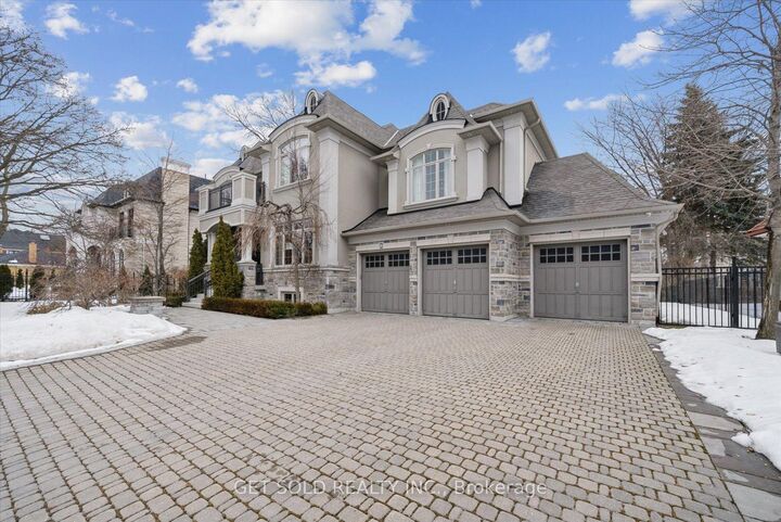 Property Photo: 8 Thornhill Avenue ON L4J 1J4