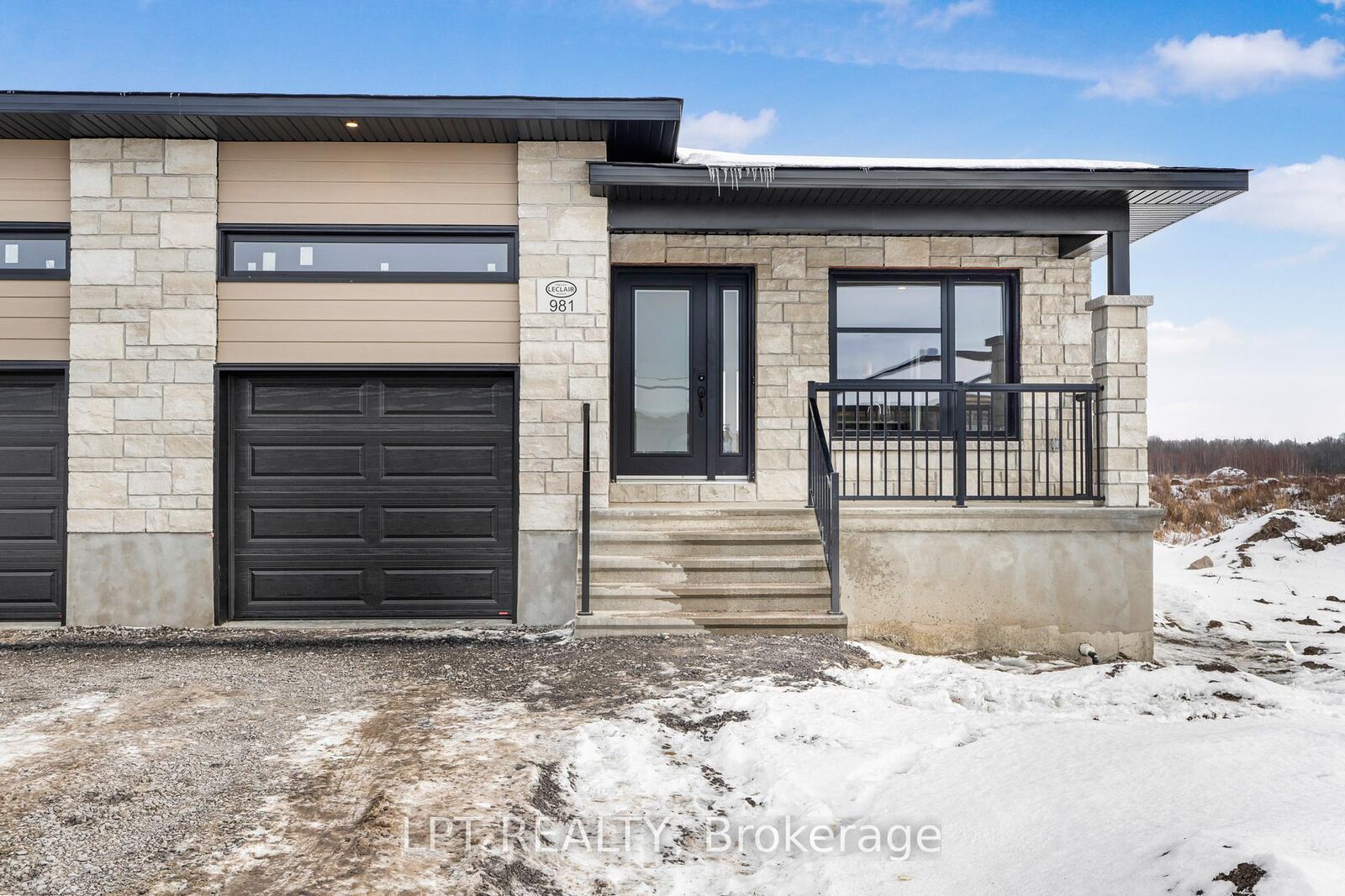 Property Photo: 965 Katia Street ON K0A 2M0