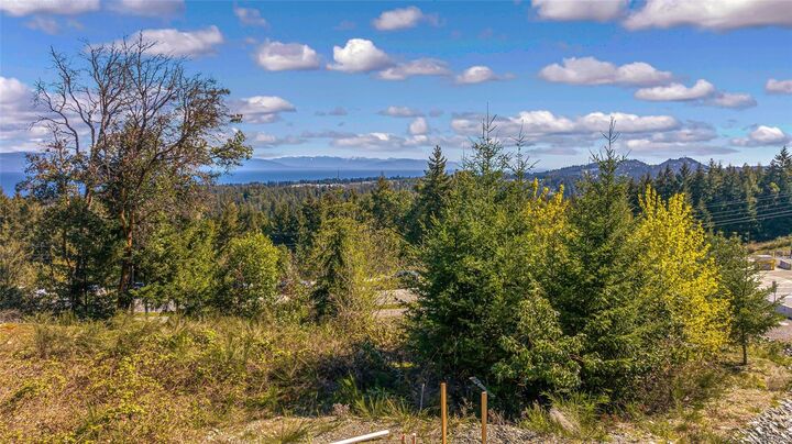 Property Photo:  5000 Broad Ridge Pl  BC V0R 2H0 