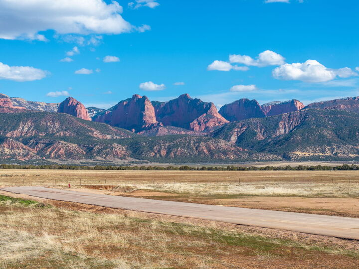 Property Photo:  1705 E 460 N  UT 84757 