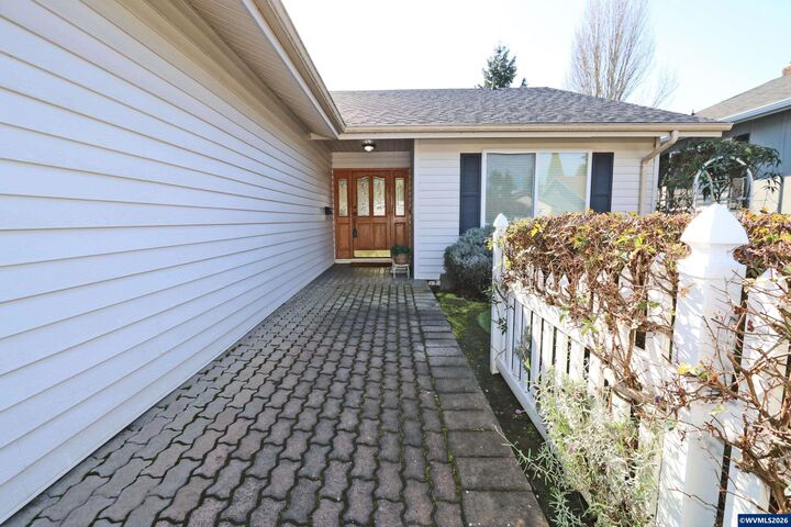 Property Photo:  2903 Twin Oak Pl NW  OR 97304 