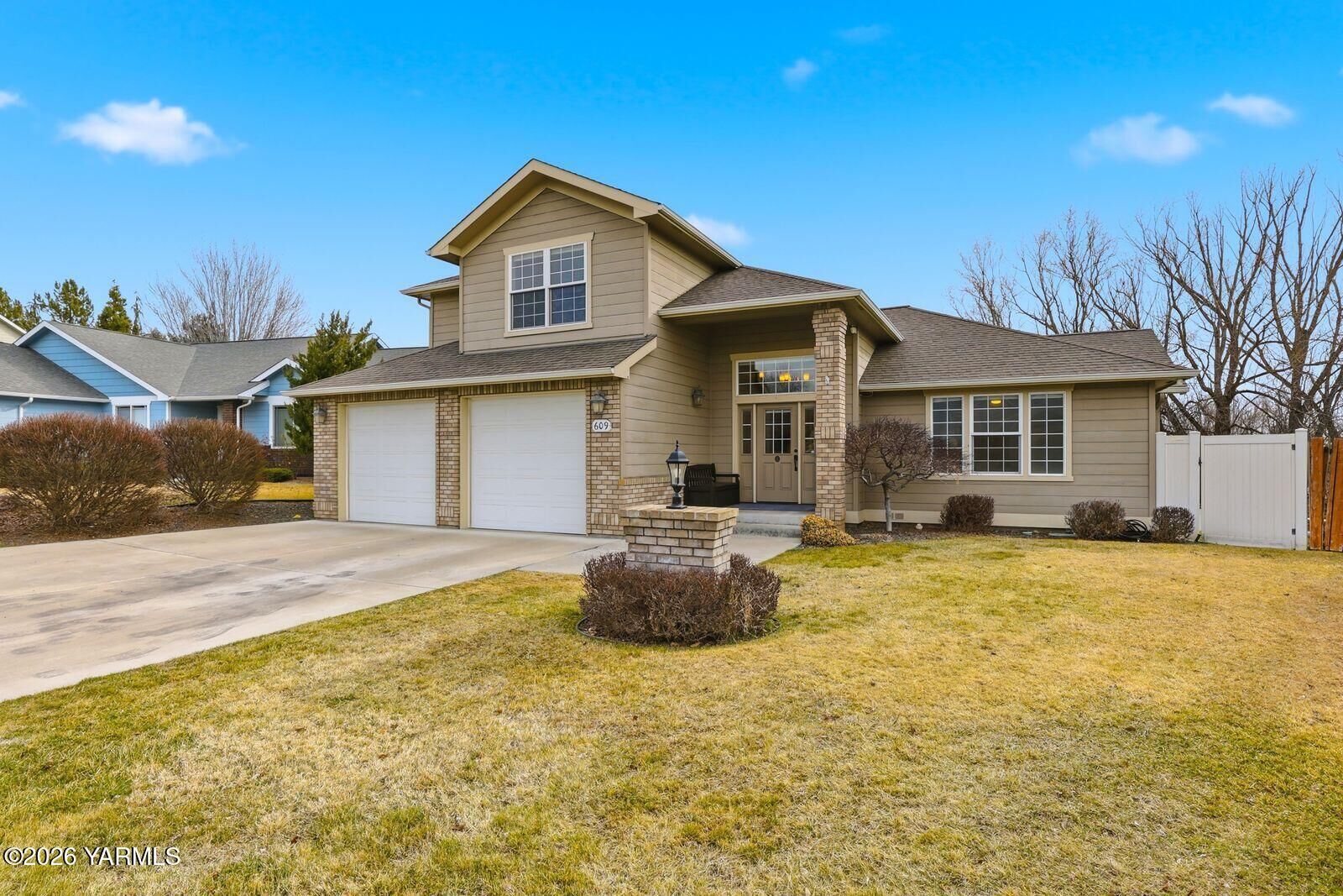 Property Photo:  609 S 87th Ave  WA 98908 