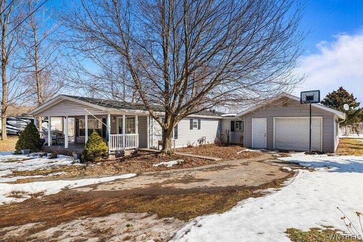 Property Photo: 1407 Breeze Way E NY 14108