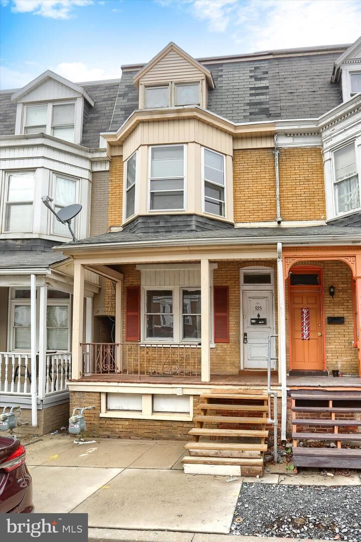 Property Photo:  925 W College Avenue  PA 17401 