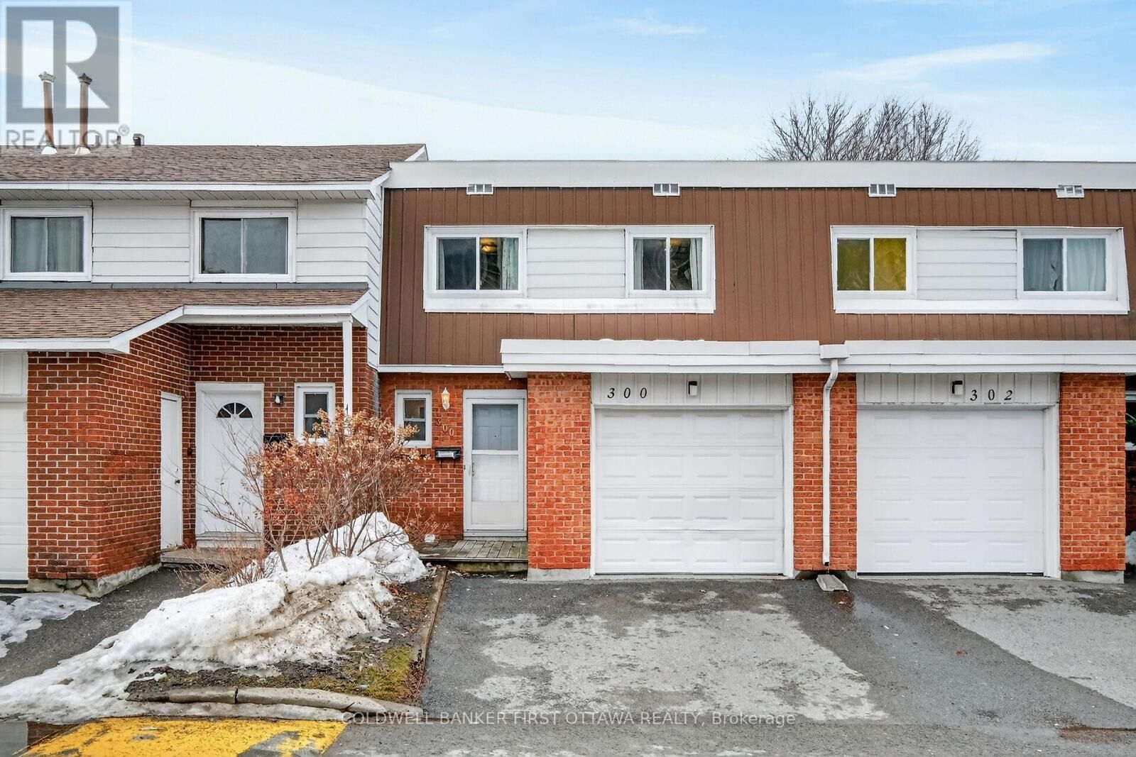 Property Photo:  300 Stone Quarry Private South  ON K1K 3Y2 