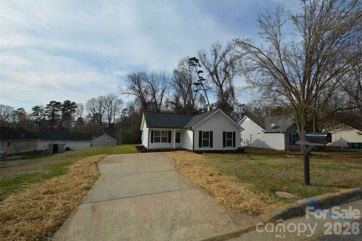 Property Photo:  6607 Sullins Road  NC 28214 