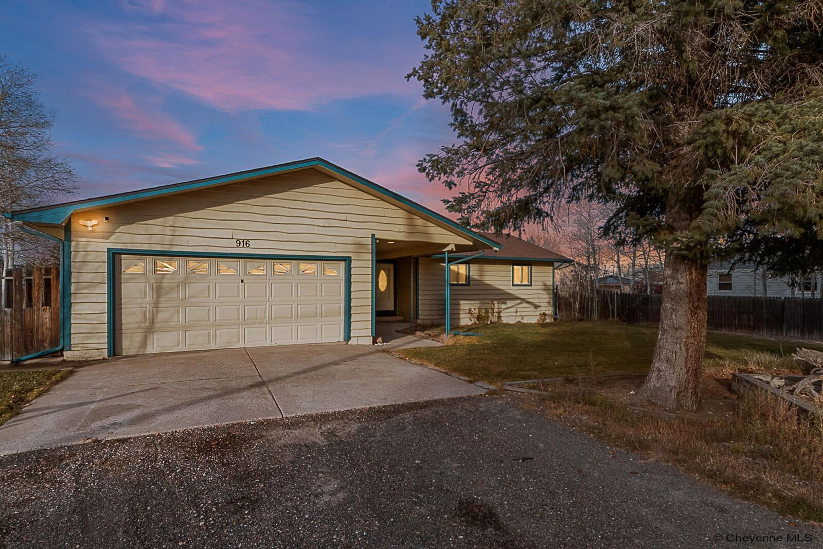 Property Photo: 916 Cherry St WY 82007