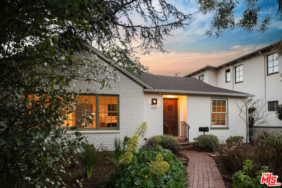 Property Photo:  456 Lincoln Blvd  CA 90402 