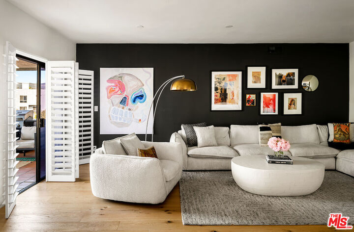 Property Photo: 651 Wilcox Ave CA 90004