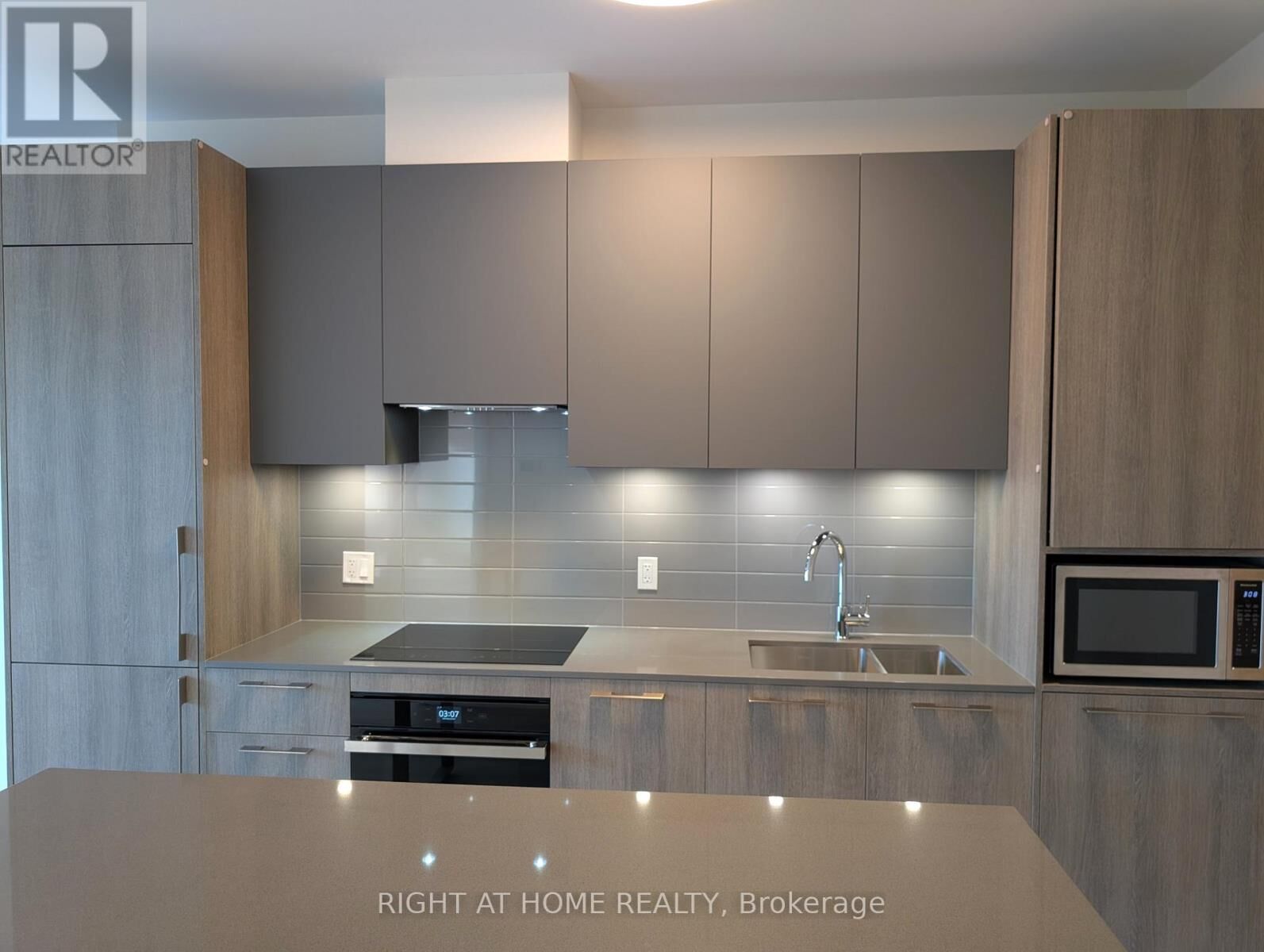 Property Photo:  18 Water Walk Drive 501  ON L3R 6L5 