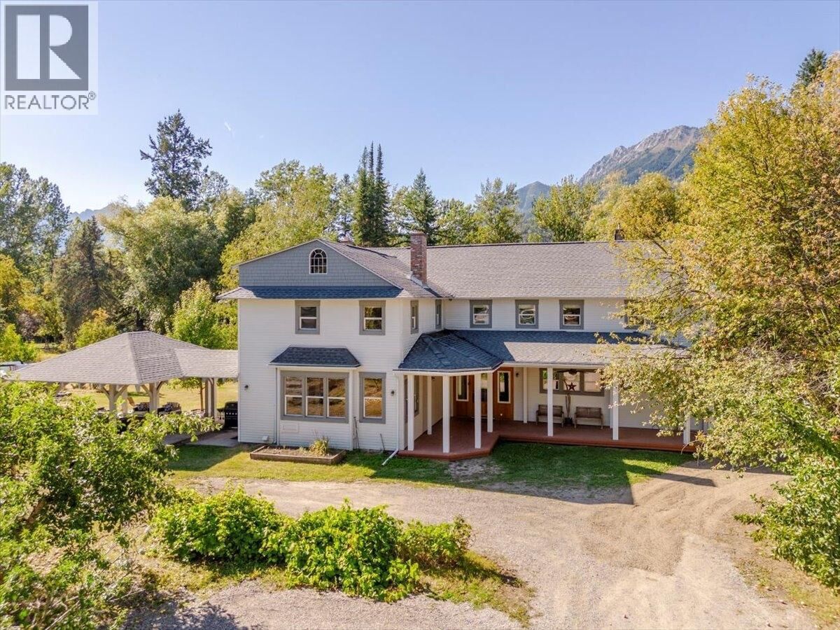 Property Photo: 9 Park Crescent BC V0B 1M0