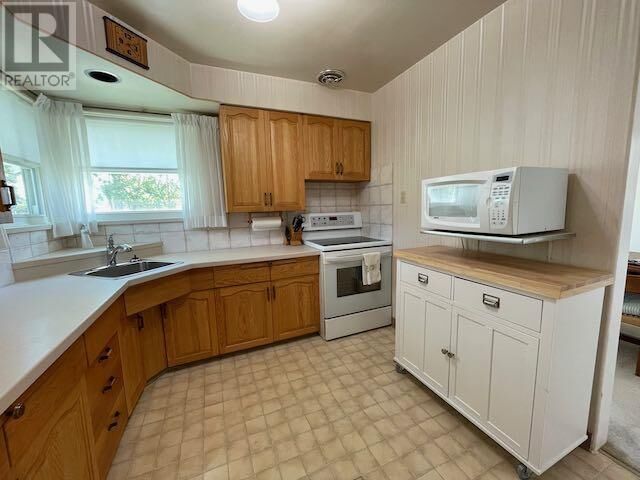 Property Photo:  99 Orvis St  ON P8N 1P8 