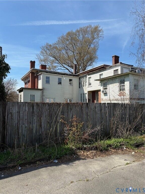Property Photo:  115 S Market Street  VA 23803 