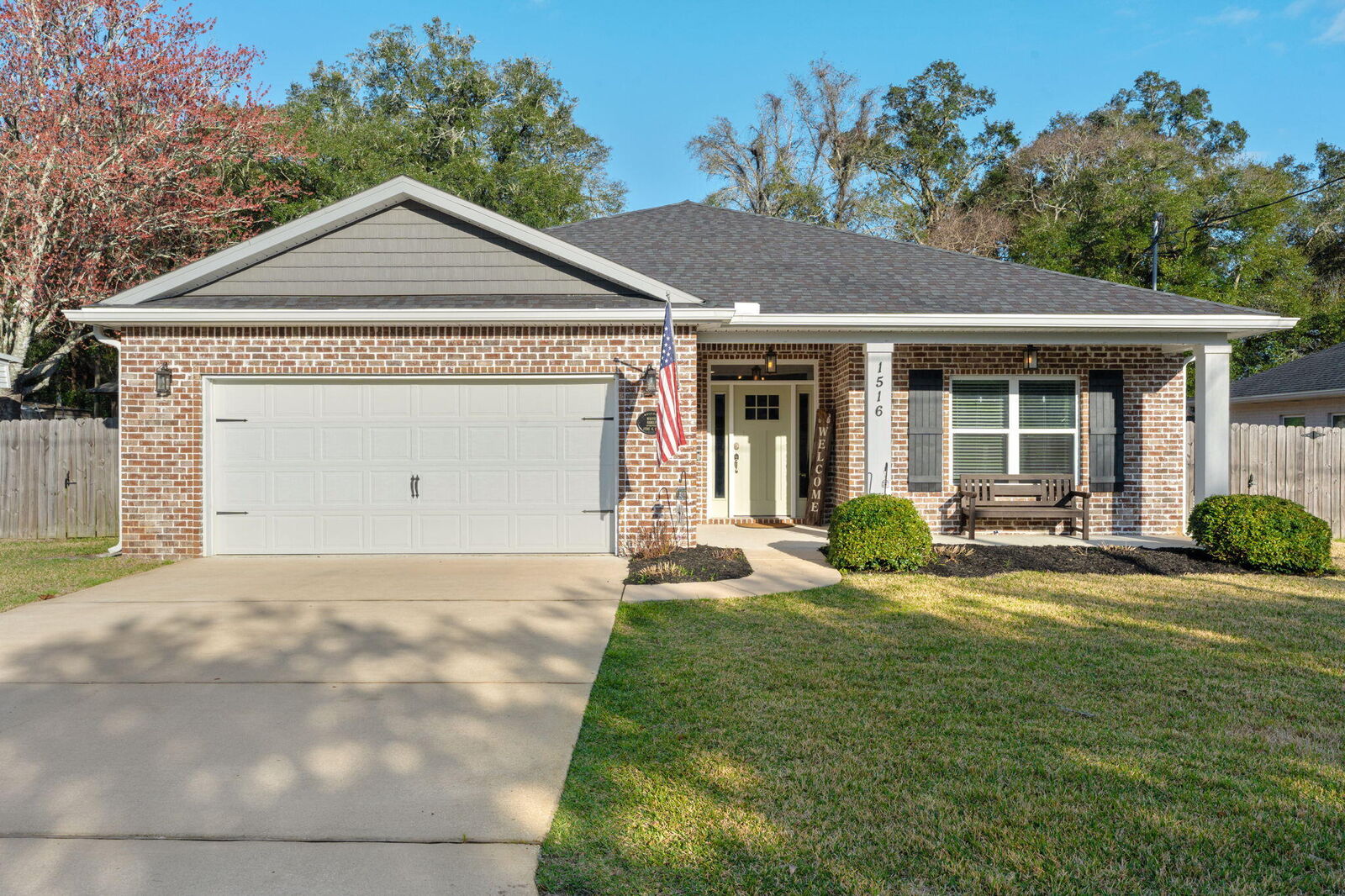 Property Photo: 1516 W Ponderosa Road FL 32547